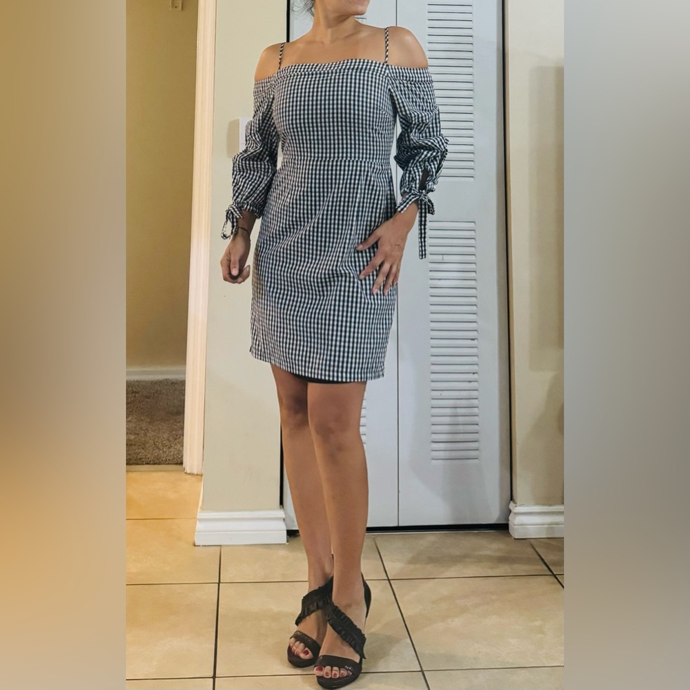 New dress black and white size M